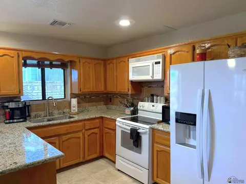 Kitchen - 13854 E 48 Dr, Yuma, AZ 85367 photo 1 of 5