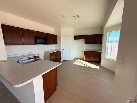 Kitchen - 7129 E 44th Pl, Yuma, AZ 85365 photo 1 of 4