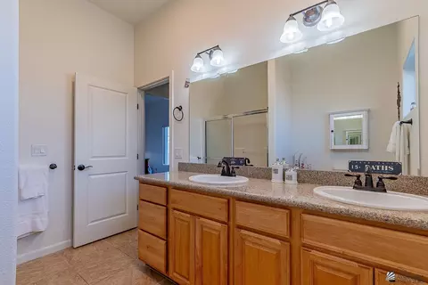 Bath - 14187 E 51 Pl, Yuma, AZ 85367 photo 2 of 3