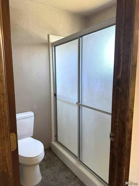 Bath - 3409 E Moreno Ln, Yuma, AZ 85365 photo 2 of 3