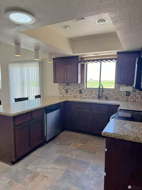 Kitchen - 3409 E Moreno Ln, Yuma, AZ 85365 photo 2 of 2