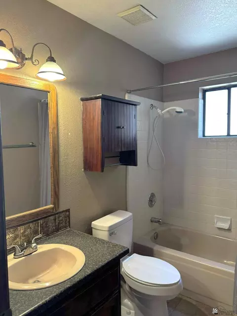 Bath - 3409 E Moreno Ln, Yuma, AZ 85365 photo 3 of 3