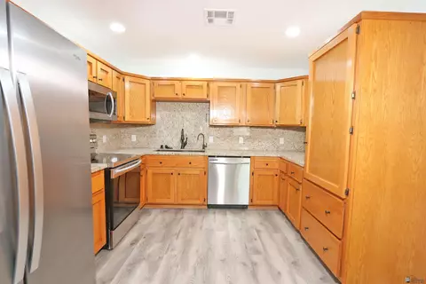 Kitchen - 13824 E 52 St, Yuma, AZ 85367 photo 2 of 2