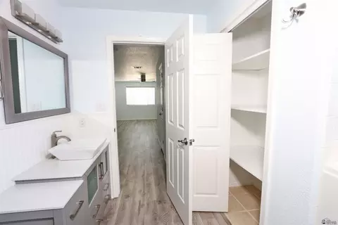 Bath - 13824 E 52 St, Yuma, AZ 85367 photo 3 of 4