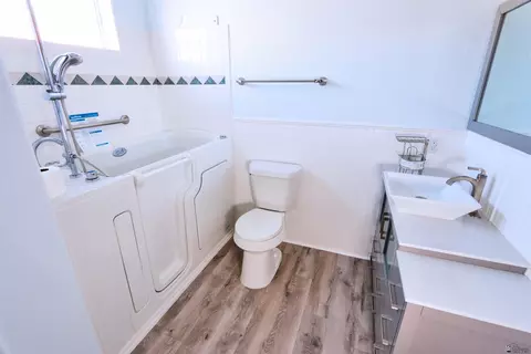 Bath - 13824 E 52 St, Yuma, AZ 85367 photo 2 of 4