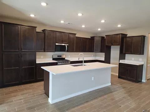 Kitchen - 7729 E 35 Pl, Yuma, AZ 85365 photo 3 of 4