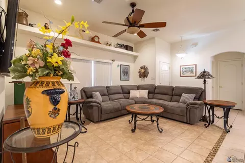 Living - 14112 E 51 Pl, Yuma, AZ 85367 photo 2 of 3