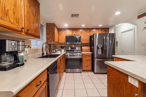 Kitchen - 14112 E 51 Pl, Yuma, AZ 85367 photo 2 of 3