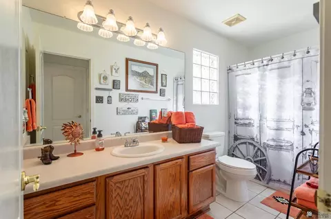 Bath - 14112 E 51 Pl, Yuma, AZ 85367 photo 2 of 4