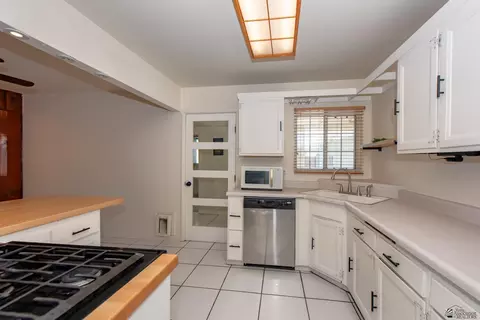 Kitchen - 223 E 25 St, Yuma, AZ 85364 photo 3 of 3