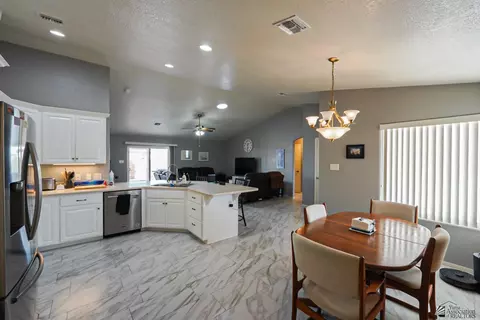 Kitchen - 13482 E 52 Dr, Yuma, AZ 85367 photo 2 of 2