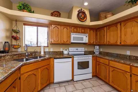 Kitchen - 14770 E 54 St, Yuma, AZ 85367 photo 2 of 7
