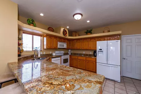 Kitchen - 14770 E 54 St, Yuma, AZ 85367 photo 3 of 7