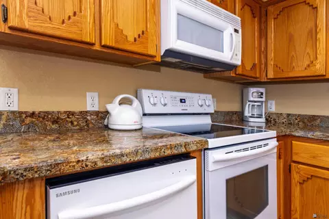 Kitchen - 14770 E 54 St, Yuma, AZ 85367 photo 5 of 7