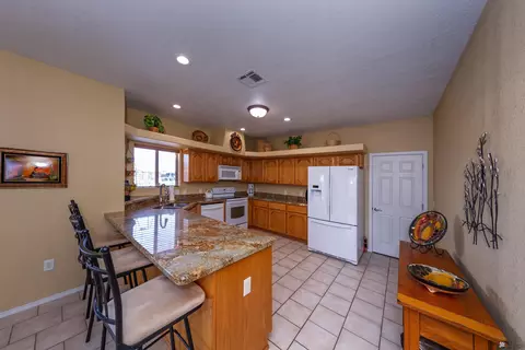 Kitchen - 14770 E 54 St, Yuma, AZ 85367 photo 6 of 7