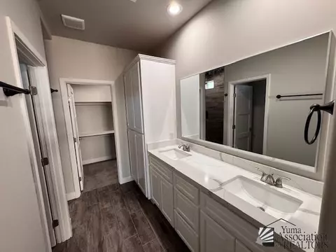 Bath - 712 E 12 Pl, Somerton, AZ 85350 photo 2 of 4