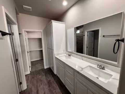 Bath - 712 E 12 Pl, Somerton, AZ 85350 photo 2 of 4