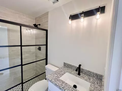 Bath - 12589 E 35 Pl, Yuma, AZ 85367 photo 3 of 3