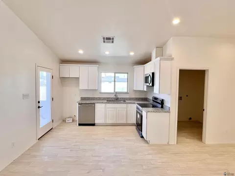 Kitchen - 12589 E 35 Pl, Yuma, AZ 85367 photo 1 of 1