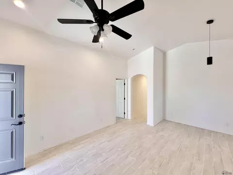 Living - 12589 E 35 Pl, Yuma, AZ 85367 photo 3 of 3