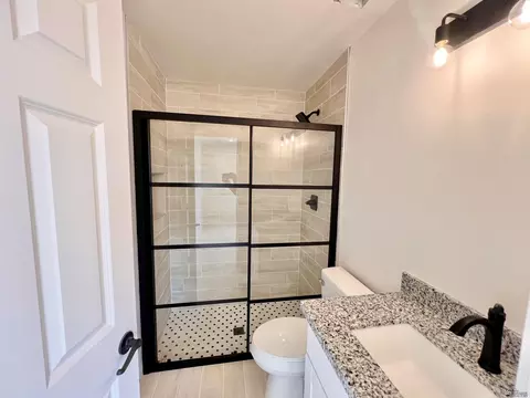 Bath - 12589 E 35 Pl, Yuma, AZ 85367 photo 2 of 3
