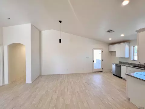 Living - 12589 E 35 Pl, Yuma, AZ 85367 photo 2 of 3