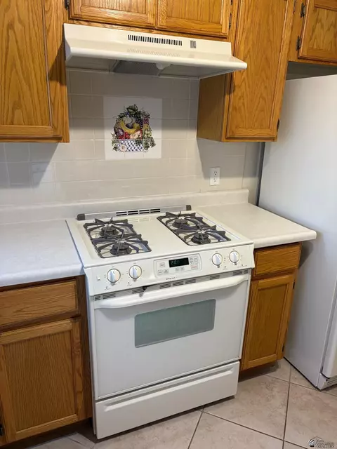 Kitchen - 11251 E 25 Pl, Yuma, AZ 85367 photo 4 of 4