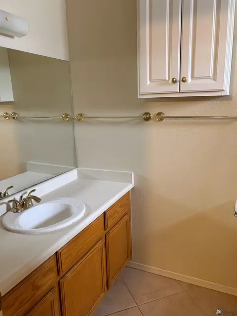 Bath - 11251 E 25 Pl, Yuma, AZ 85367 photo 2 of 3