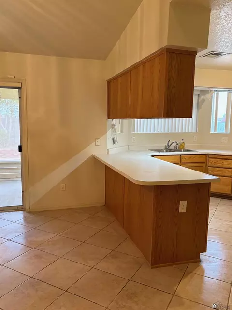 Kitchen - 11251 E 25 Pl, Yuma, AZ 85367 photo 3 of 4