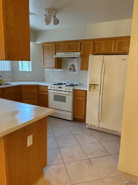 Kitchen - 11251 E 25 Pl, Yuma, AZ 85367 photo 2 of 4