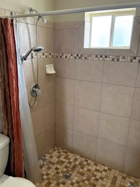 Bath - 11251 E 25 Pl, Yuma, AZ 85367 photo 3 of 3
