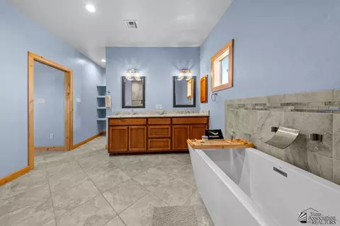 Bath - 12709 E 49 St, Yuma, AZ 85367 photo 5 of 7