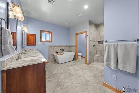 Bath - 12709 E 49 St, Yuma, AZ 85367 photo 2 of 7