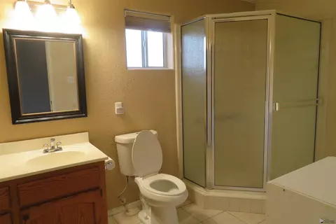 Bath - 14130 E 49 Ln, Yuma, AZ 85367 photo 1 of 2