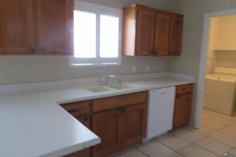 Kitchen - 14130 E 49 Ln, Yuma, AZ 85367 photo 3 of 4