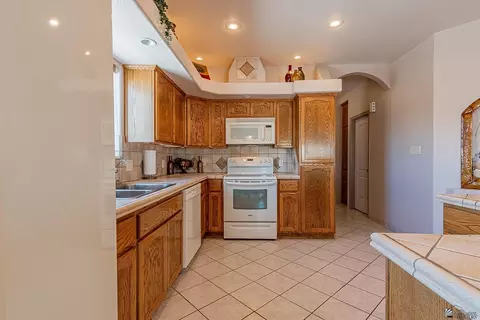 Kitchen - 14379 E 53 Dr, Yuma, AZ 85367 photo 4 of 5