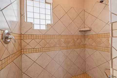 Bath - 14379 E 53 Dr, Yuma, AZ 85367 photo 3 of 4