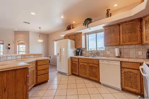 Kitchen - 14379 E 53 Dr, Yuma, AZ 85367 photo 3 of 5