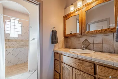 Bath - 14379 E 53 Dr, Yuma, AZ 85367 photo 1 of 4
