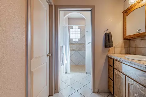 Bath - 14379 E 53 Dr, Yuma, AZ 85367 photo 2 of 4