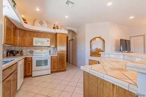 Kitchen - 14379 E 53 Dr, Yuma, AZ 85367 photo 5 of 5