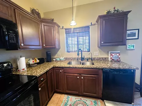 Kitchen - 13547 E 53 St, Yuma, AZ 85367 photo 4 of 6