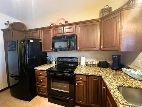 Kitchen - 13547 E 53 St, Yuma, AZ 85367 photo 3 of 6