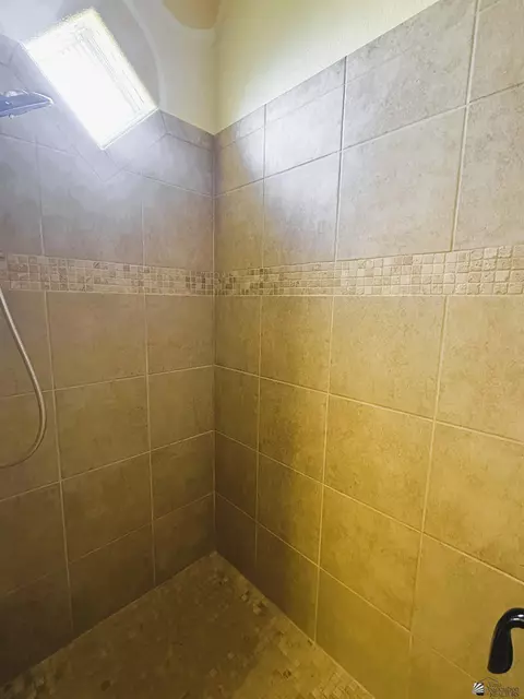Bath - 13547 E 53 St, Yuma, AZ 85367 photo 2 of 4