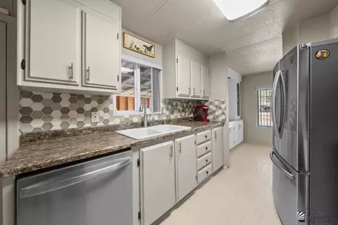 Kitchen - 13239 E 43 Ln, Yuma, AZ 85367 photo 2 of 3
