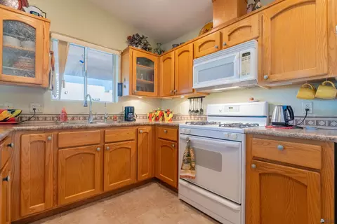 Kitchen - 13365 E 55 Ln, Yuma, AZ 85367 photo 3 of 4