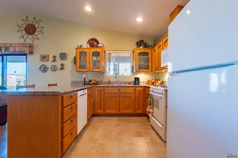 Kitchen - 13365 E 55 Ln, Yuma, AZ 85367 photo 2 of 4