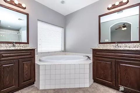 Bath - 6257 E 47 St, Yuma, AZ 85365 photo 4 of 5