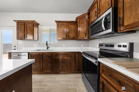 Kitchen - 10778 E 45 Ln, Yuma, AZ 85367 photo 4 of 4