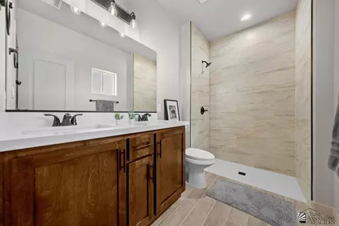 Bath - 10778 E 45 Ln, Yuma, AZ 85367 photo 2 of 4